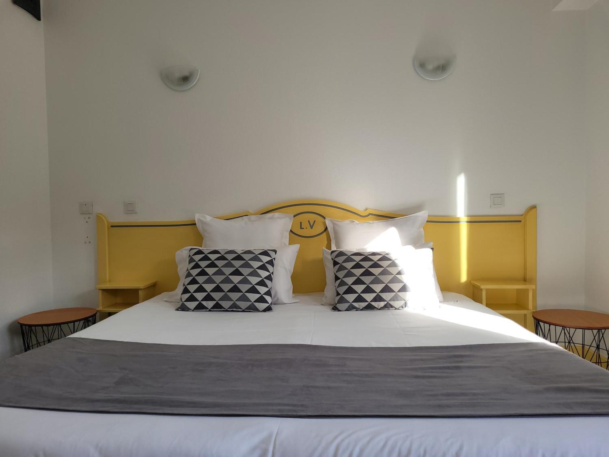 Hotel Le Vanseen Les Vans Zewnętrze zdjęcie