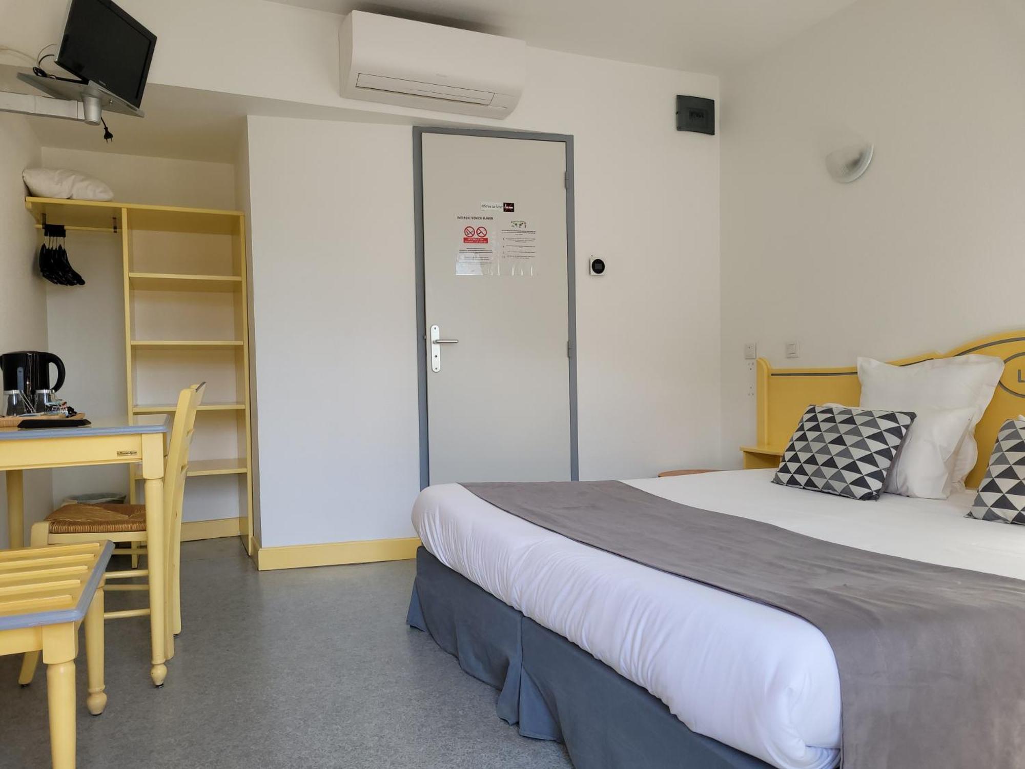 Hotel Le Vanseen Les Vans Zewnętrze zdjęcie