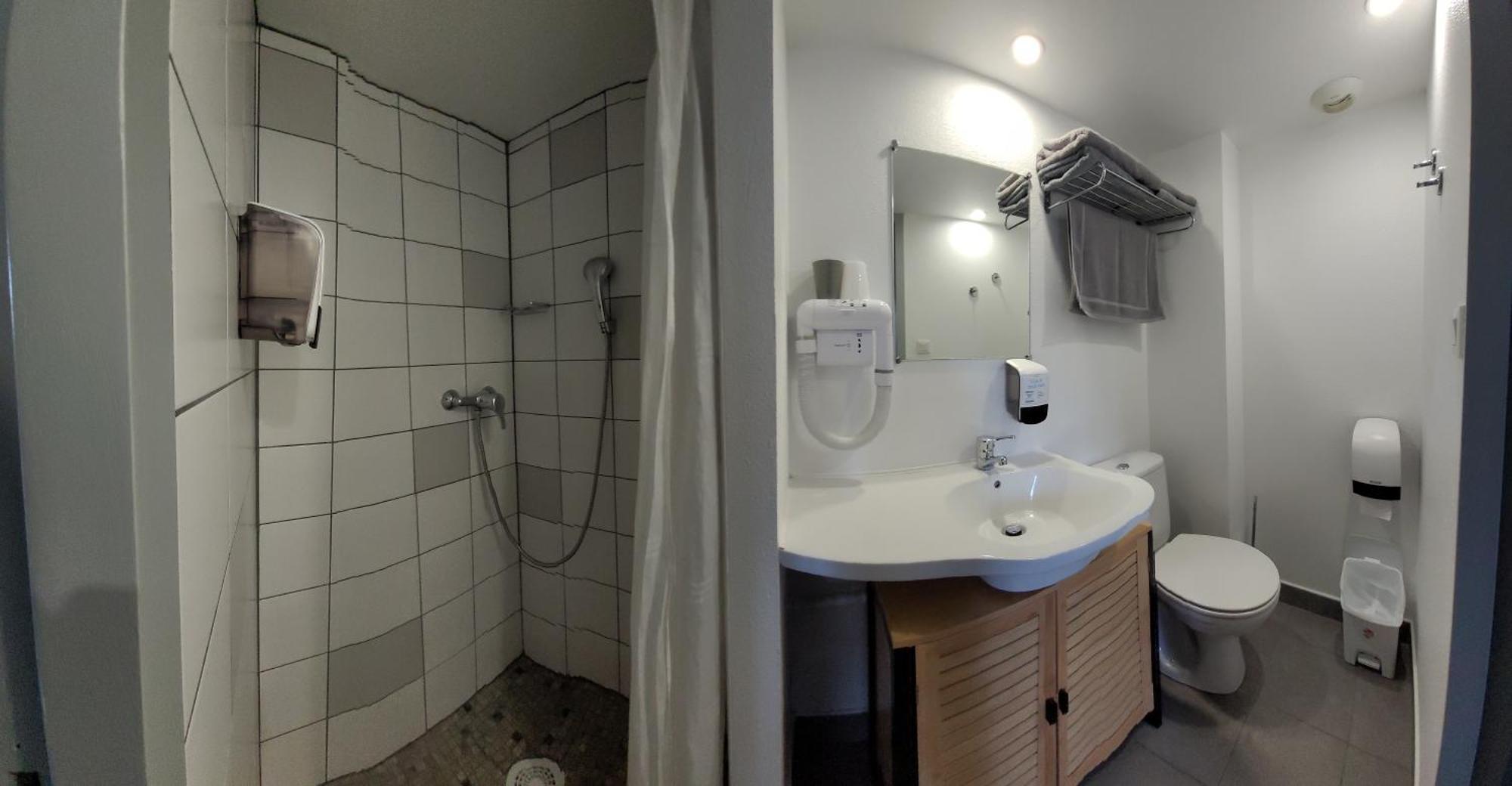 Hotel Le Vanseen Les Vans Zewnętrze zdjęcie