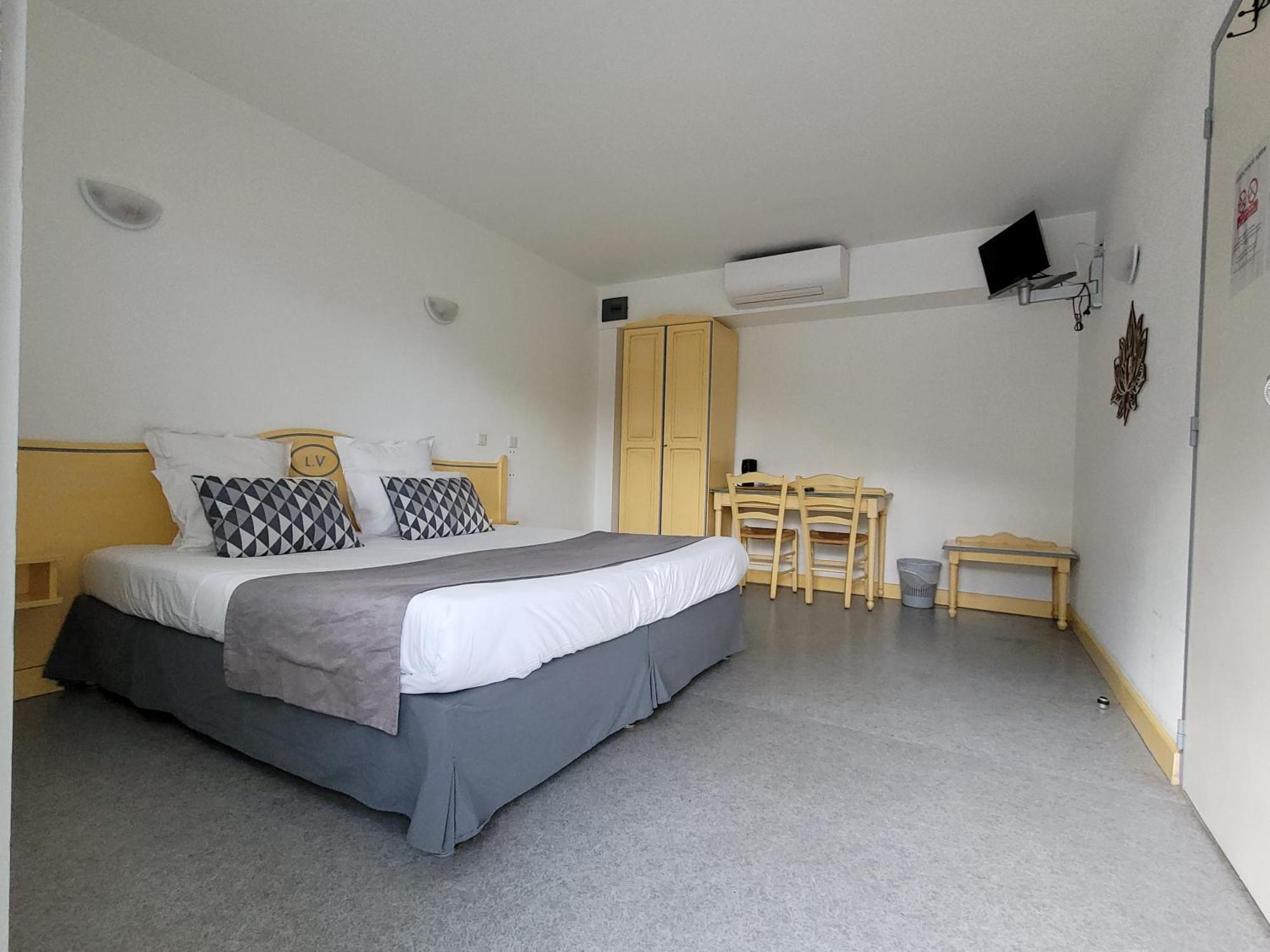 Hotel Le Vanseen Les Vans Zewnętrze zdjęcie