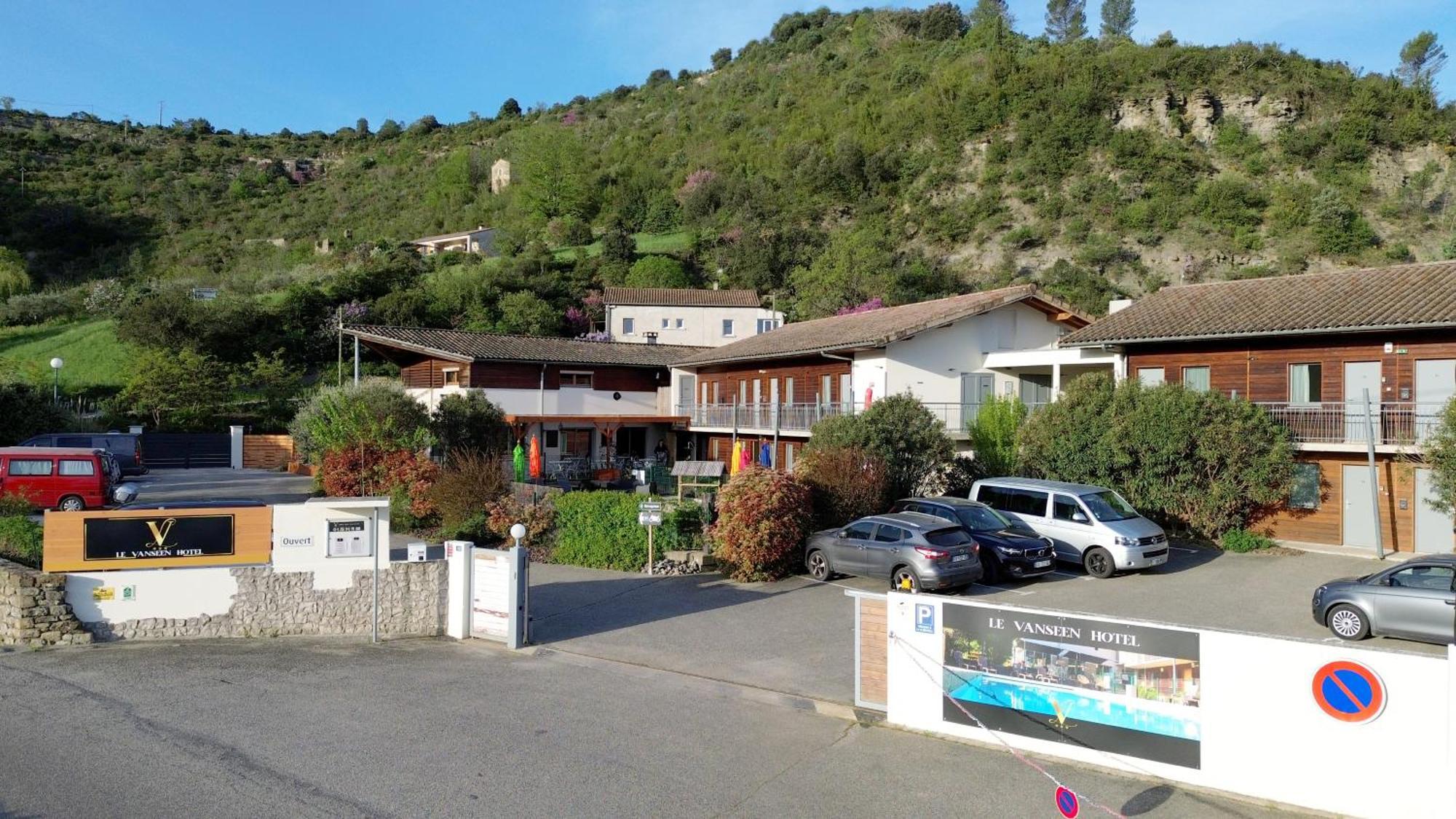 Hotel Le Vanseen Les Vans Zewnętrze zdjęcie