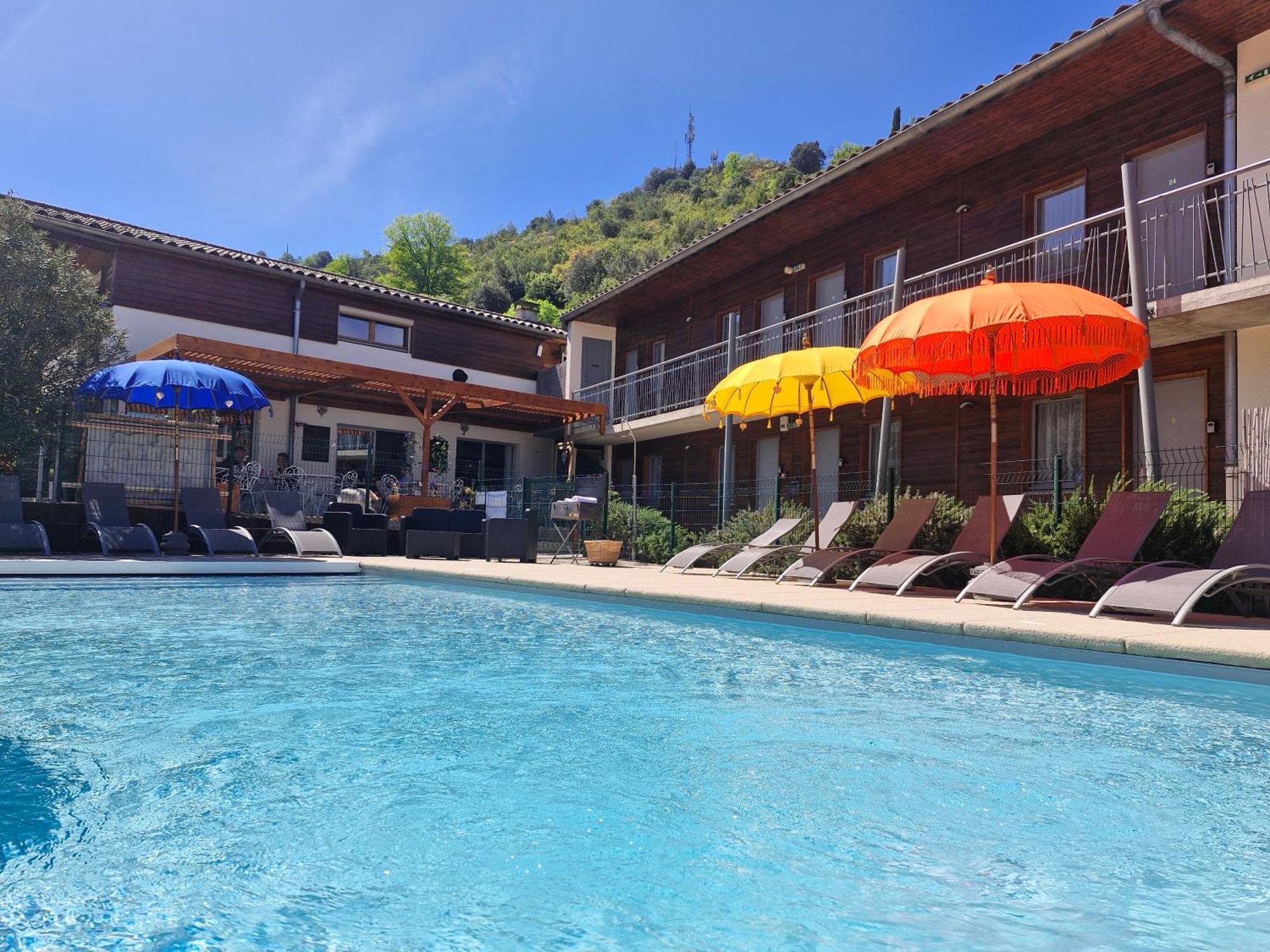 Hotel Le Vanseen Les Vans Zewnętrze zdjęcie