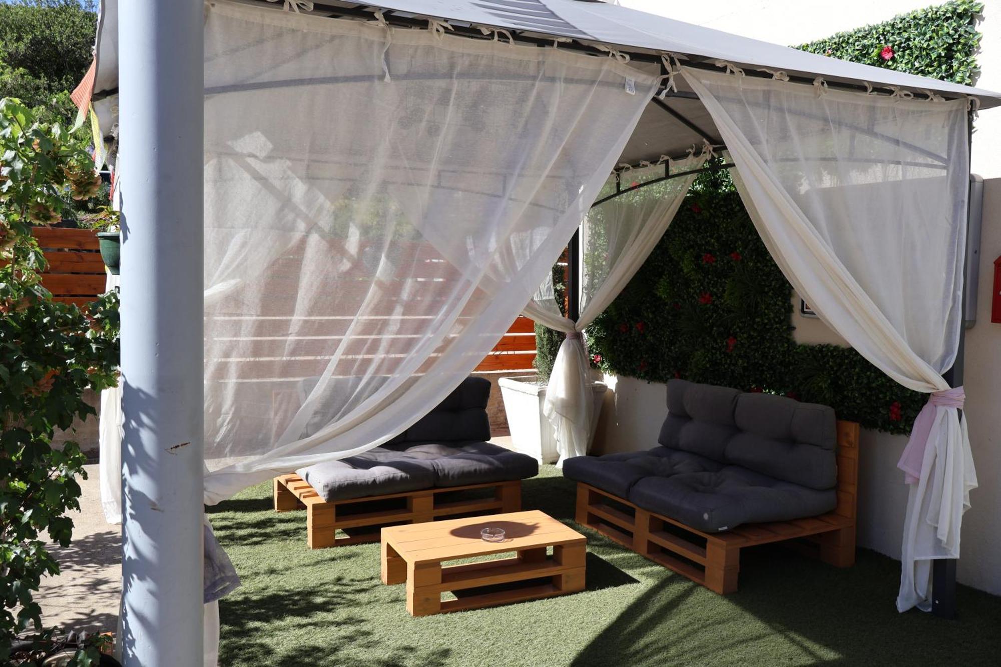Hotel Le Vanseen Les Vans Zewnętrze zdjęcie