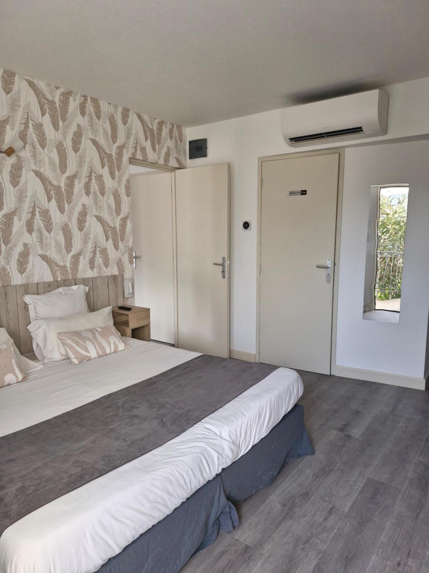 Hotel Le Vanseen Les Vans Zewnętrze zdjęcie